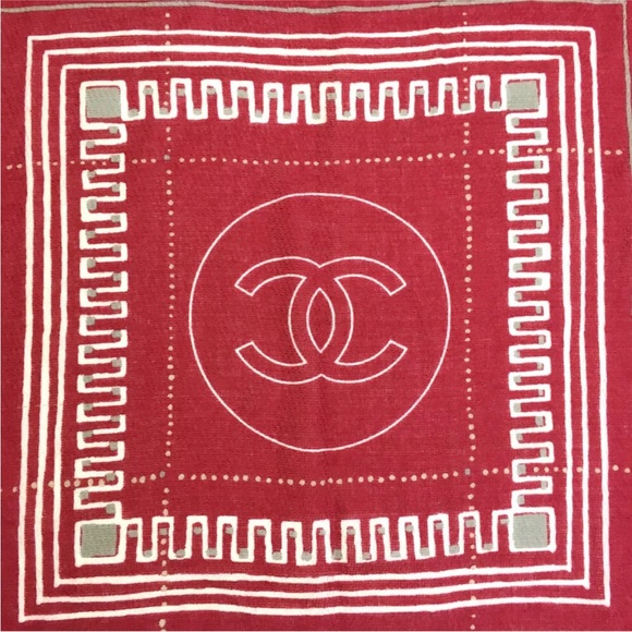 ✨🛍️ Chanel Red CC Logo Silk Blend Scarf - Picture 6 of 8